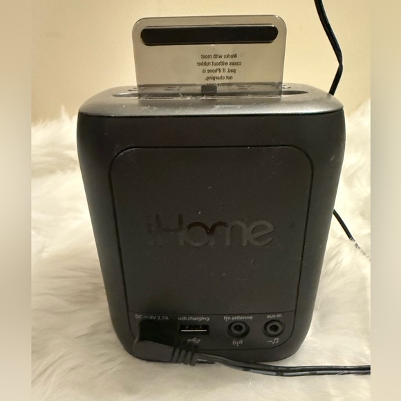 iHome Alarm, Radio, Speaker & iPhone Charging Dock - Picture 4 of 4